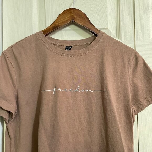 Shein Womens Brown Cursive Freedom Graphic Short Sleeve Semi Crop Top Large - Picture 3 of 6